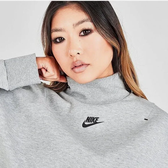 Nike Sportswear Tech Fleece Women's Oversized Turtleneck Sweatshirt - Light Gray - Picture 2 of 15